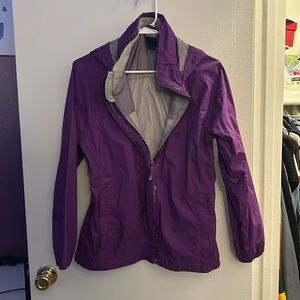Girls Northface raincoat, size XL/TG(18) color:purple, all three zippers work